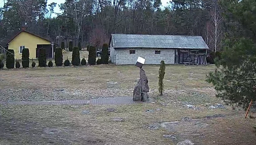 Pomnik UFO w Emilcinie jest znany na całym świecie i jest popularną atrakcją turystyczną Pomnik UFO w Emilcinie jest znany na całym świecie i jest popularną atrakcją turystyczną