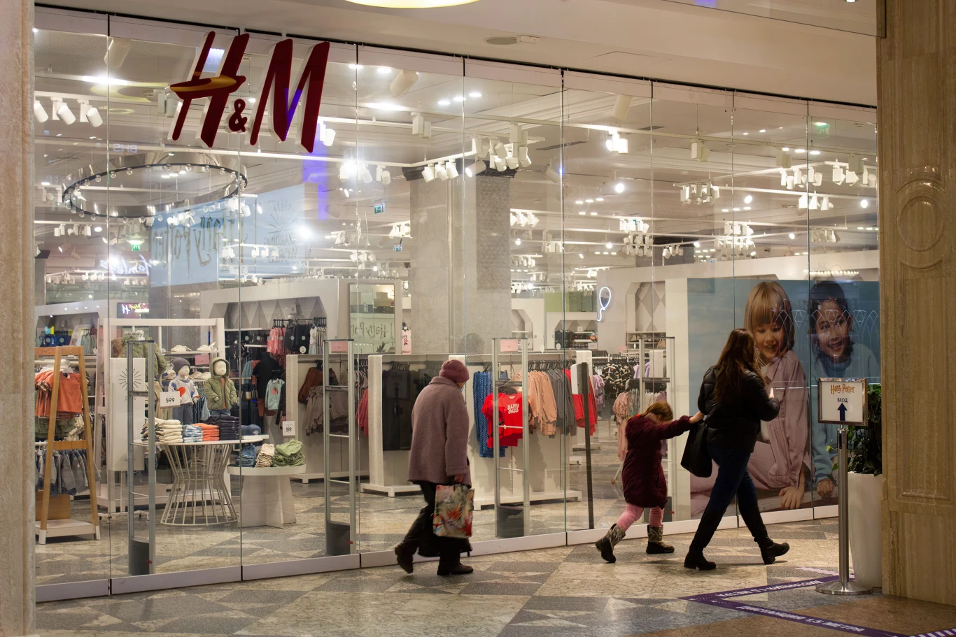 Jedną z firm wycofujących się z rosyjskiego rynku w związku z wybuchem wojny w Ukrainie jest H&M
