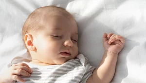Przypadki zespołu nagłej śmierci łóżeczkowej dotyczą noworodków i niemowląt do ukończenia pierwszego roku życia
