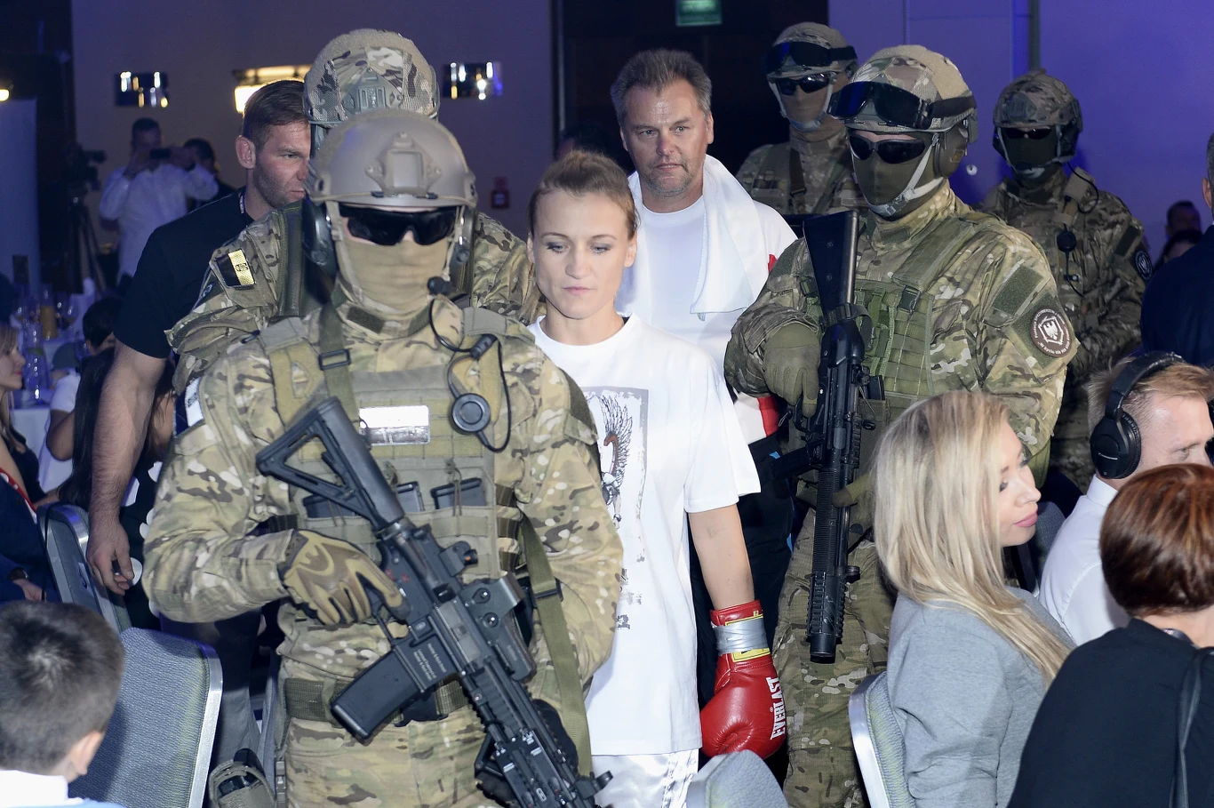 Iwona Guzowska podczas gali boksu