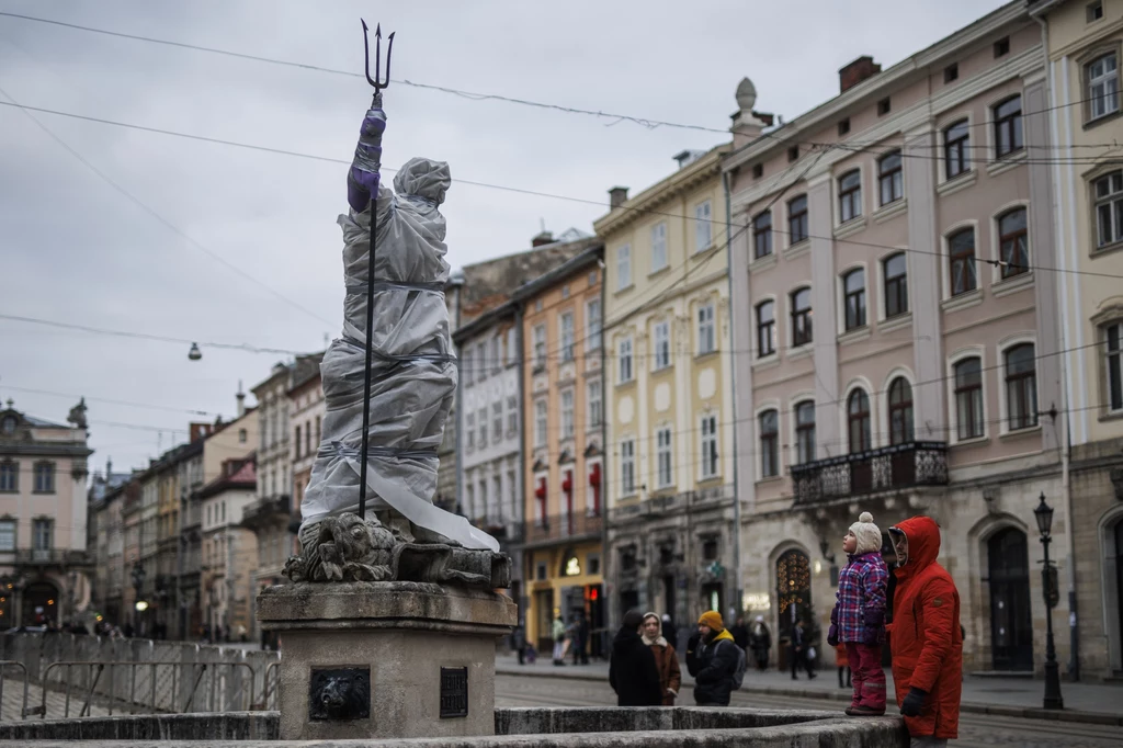 Codzienne życie w przygotowanym na atak Lwowie