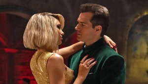 Henry Cavill z Duą Lipą w scenie z filmu "Argyll"
