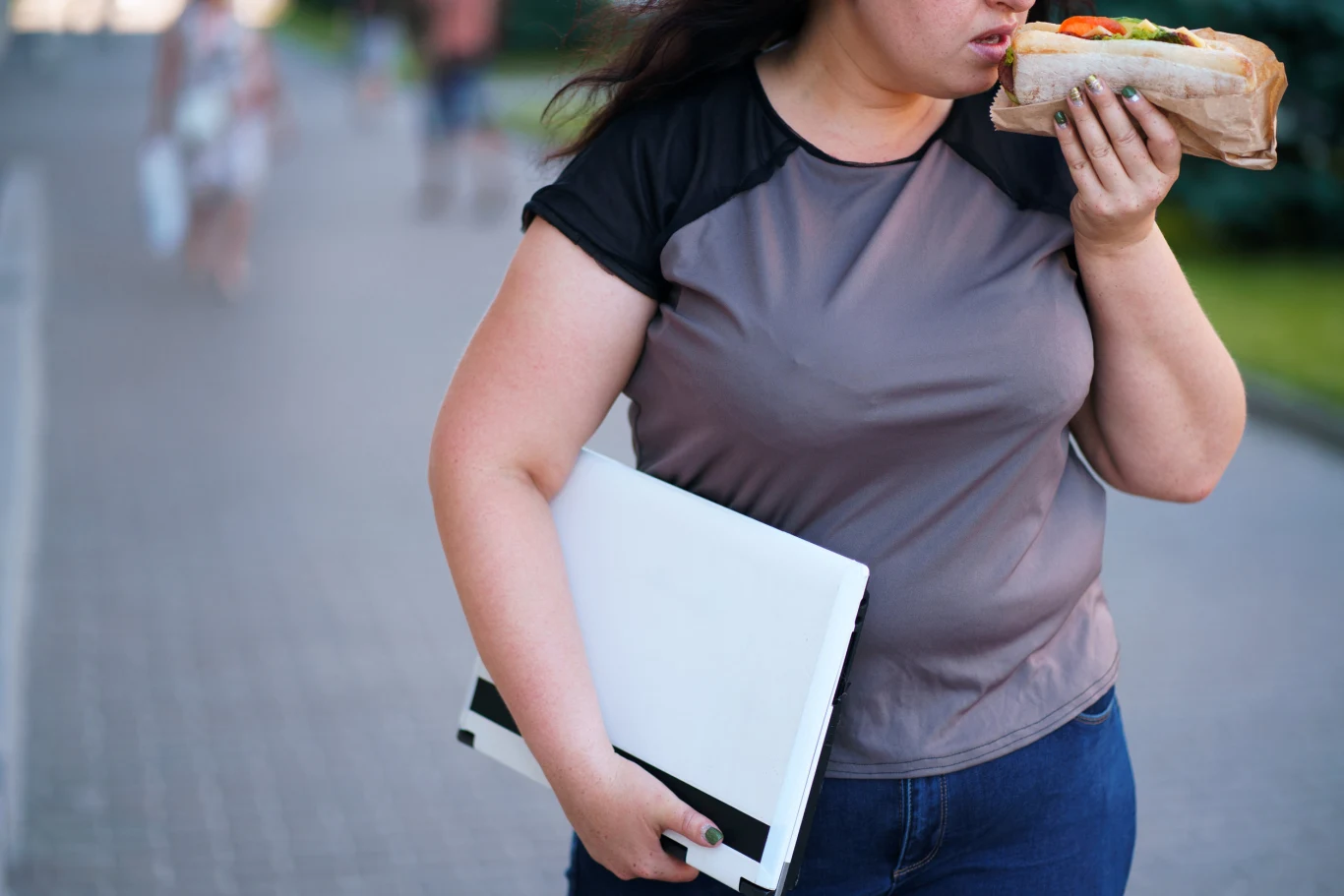 Na skutek przewlekłego stresu pojawia się problem z nadmiernym apetytem lub wręcz przeciwnie - jego spadkiem 