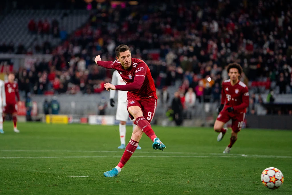Robert Lewandowski perfekcyjnie wykonuje rzuty karne Robert Lewandowski perfekcyjnie wykonuje rzuty karne