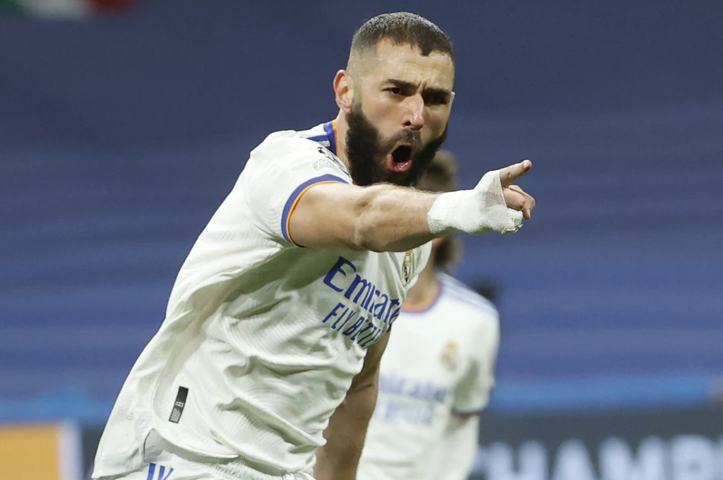 Karim Benzema zapewnił Realowi Madryt awans do ćwierćfinału Ligi Mistrzów, strzelając trzy gole w meczu z PSG Karim Benzema zapewnił Realowi Madryt awans do ćwierćfinału Ligi Mistrzów, strzelając trzy gole w meczu z PSG