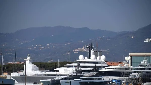 Jacht Scheherazade zacumowany w toskańskim porcie