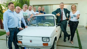 Najdroższy Fiat 126p w historii? Tom Hanks sprzedał Malucha za 370 000 zł 