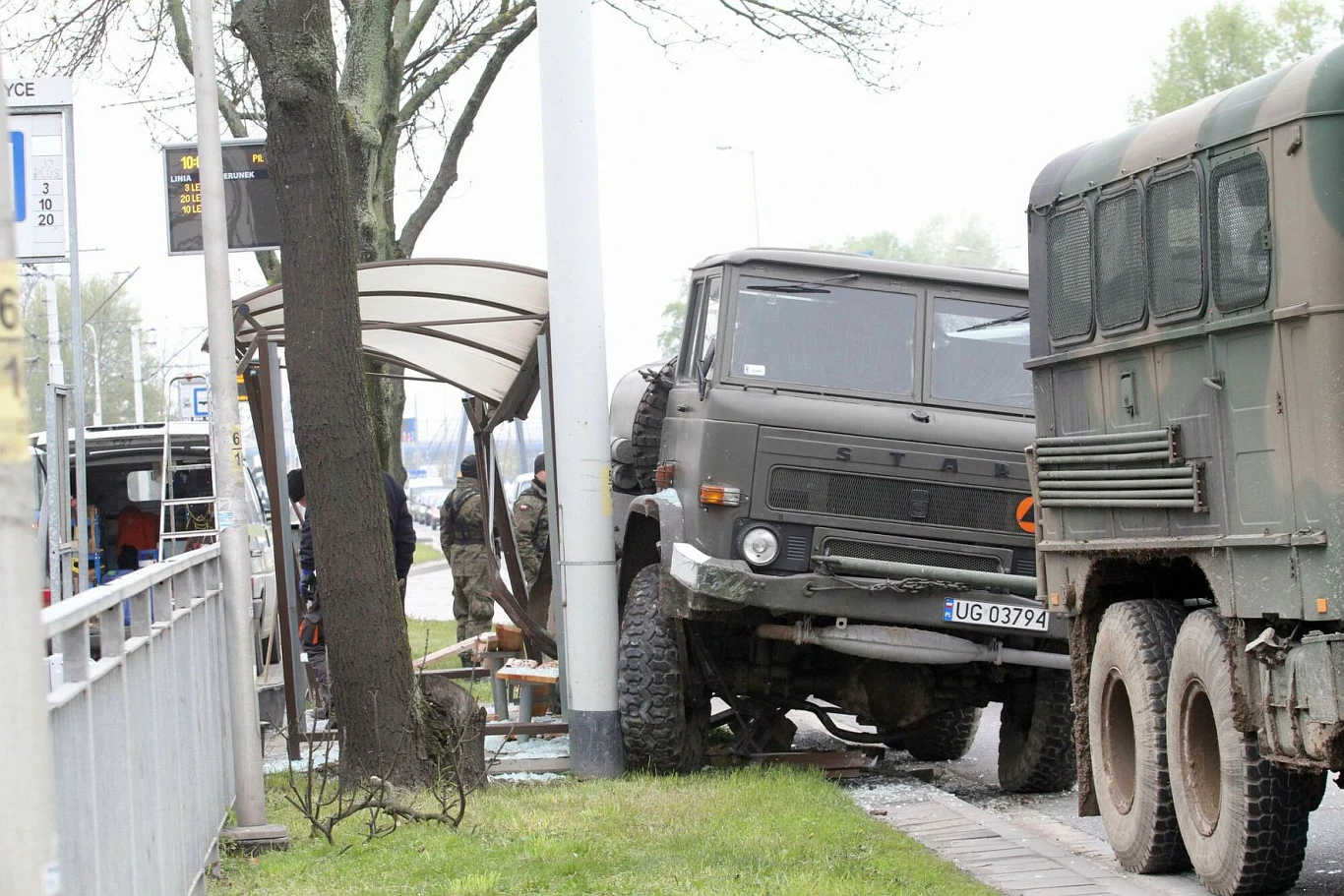 Kolizja z samochodem wojskowym? W czasie stanu wojennego ubezpieczyciel nie wypłaci odszkodowania