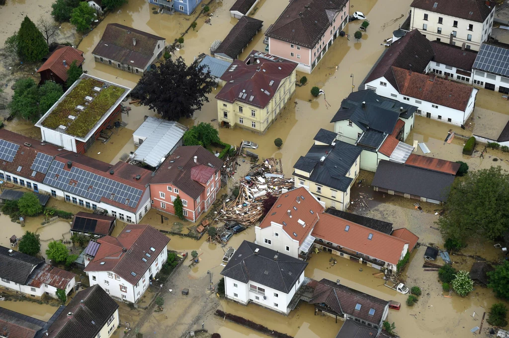 Zniszczenia spowodowane powodzią, która przeszła przez Niemcy w ubiegłym roku. Najnowszy raport IPCC podkreśla, że takie zjawiska wraz z postępującą zmianą klimatu są coraz częstsze i intensywniejsze.