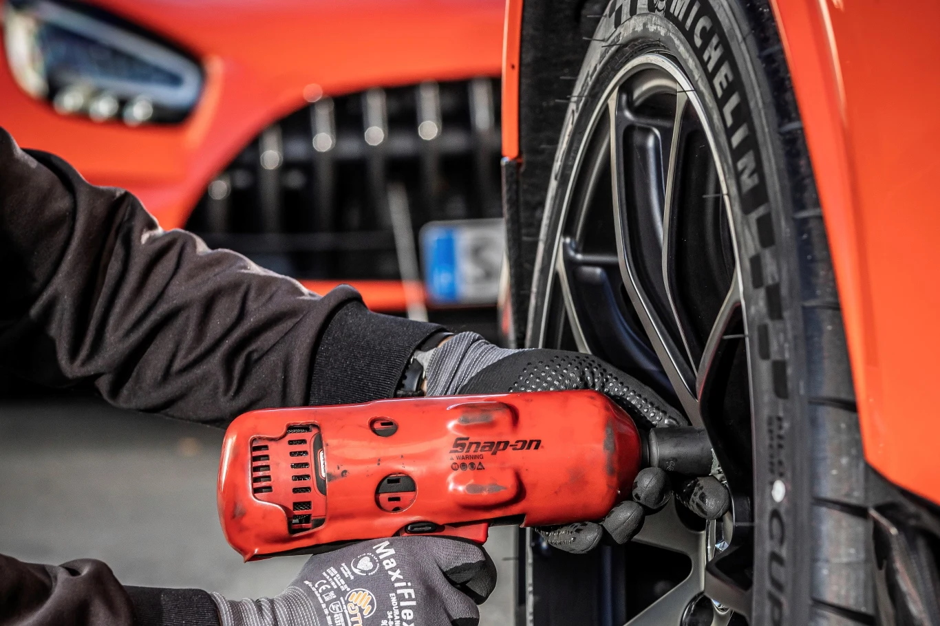 Mercedes-AMG GT Black Series napędzany jest benzynowym silnikiem generującym 730 KM - to najmocniejszy silnik V8 stworzony dotychczas w Affalterbach Mercedes-AMG GT Black Series napędzany jest benzynowym silnikiem generującym 730 KM - to najmocniejszy silnik V8 stworzony dotychczas w Affalterbach