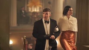 Cillian Murphy (C) w finałowym sezonie "Peaky Blinders"