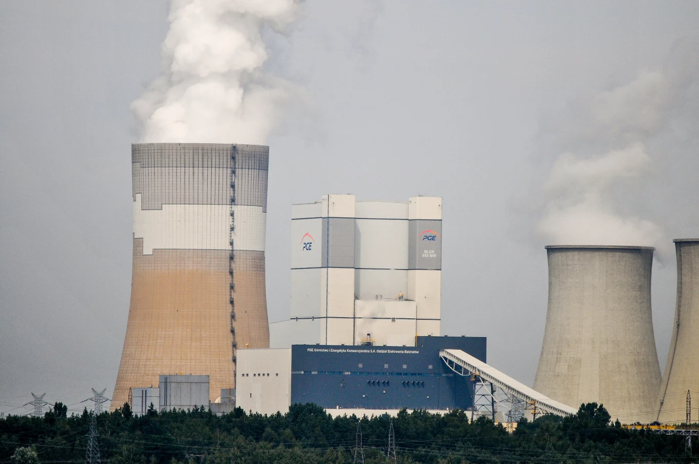 Elektrownia Bełchatów - największy pojedynczy emitent CO2 wśród elektrowni na świecie. Elektrownia Bełchatów - największy pojedynczy emitent CO2 wśród elektrowni na świecie.