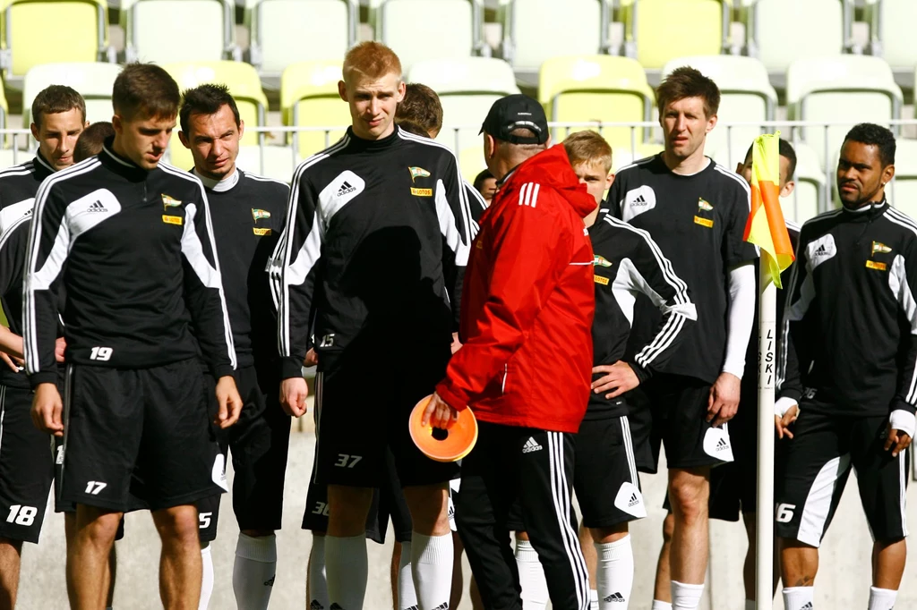 Marcin Pietrowski w barwach Lechii Gdańsk w towarzystwie m.in. Adama Dudy, Krzysztofa Bąka i Deleu Marcin Pietrowski w barwach Lechii Gdańsk w towarzystwie m.in. Adama Dudy, Krzysztofa Bąka i Deleu