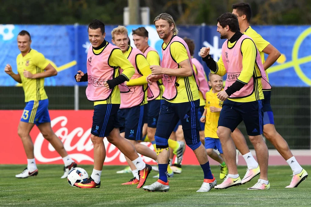 Na pierwszym planie Jewhen Konoplanka i Anatolij Tymoszczuk przed meczem z Polską na Euro 2016 Na pierwszym planie Jewhen Konoplanka i Anatolij Tymoszczuk przed meczem z Polską na Euro 2016