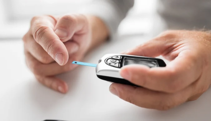 Chroni nerki i osłania komórki nerwowe. Peptyd, o którym mało się mówi