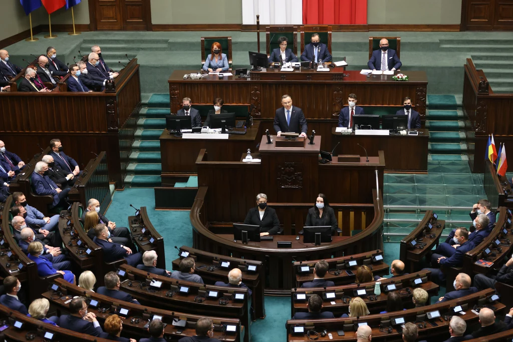 Andrzej Duda podczas wystąpienia przed dwiema izbami parlamentu