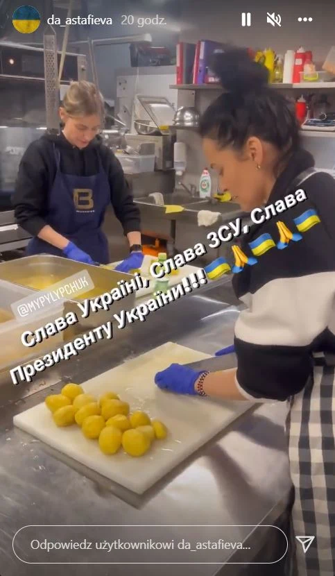 Dasza Astafjewa dołączyła do grona kobiet gotujących dla ukraińskich żołnierzy Dasza Astafjewa dołączyła do grona kobiet gotujących dla ukraińskich żołnierzy