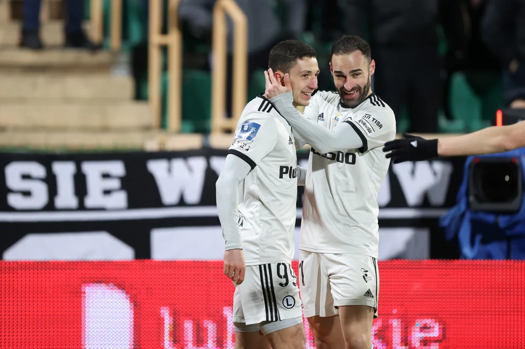 Bartosz Slisz i Rafael Lopes mają się z czego cieszyć. Legia znowu wygrała