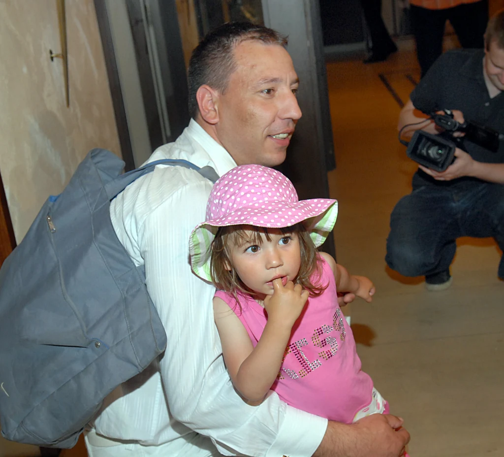 Córka Agaty Mróz z tatą, 2010 rok Córka Agaty Mróz z tatą, 2010 rok