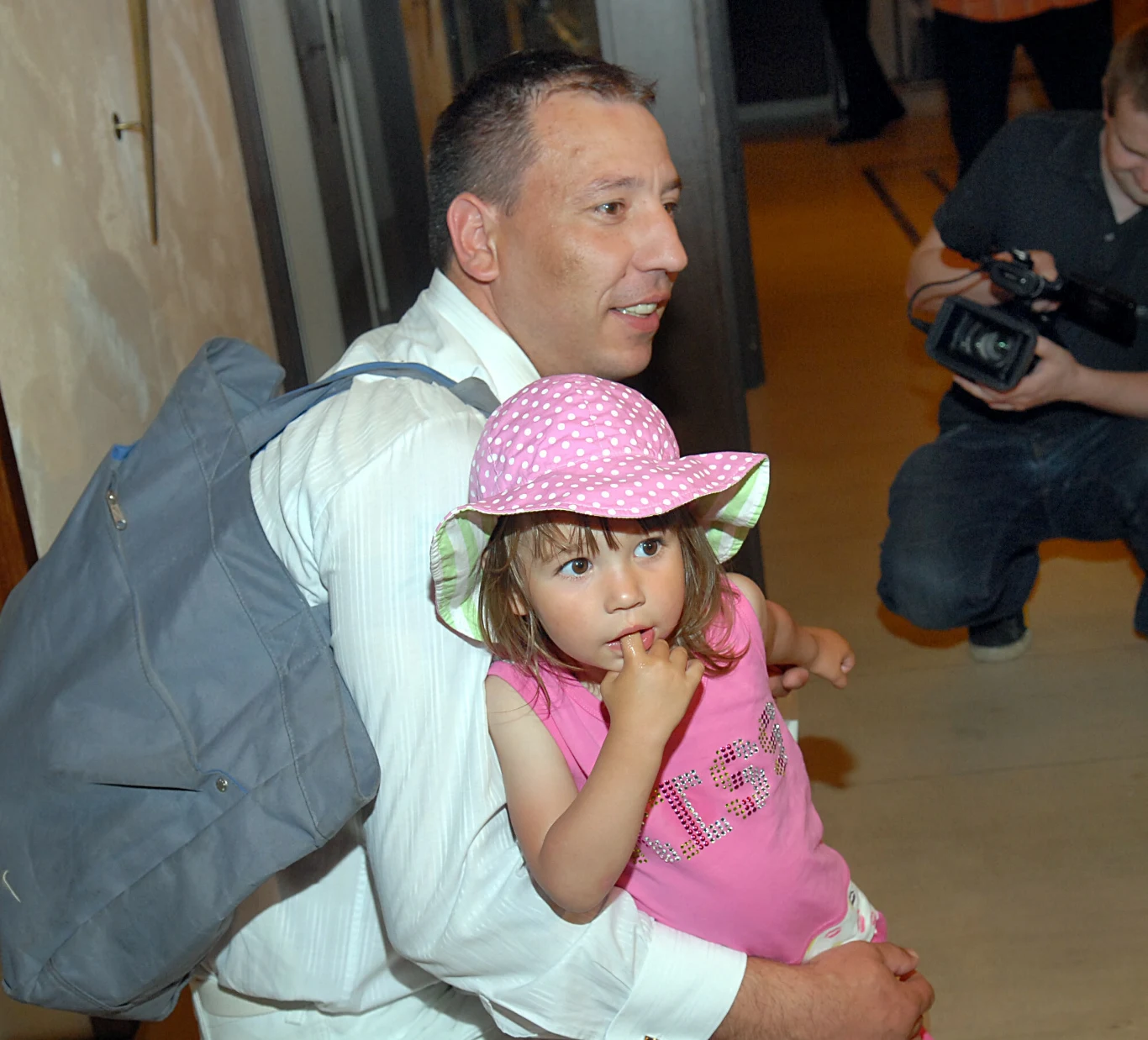 Córka Agaty Mróz z tatą, 2010 rok Córka Agaty Mróz z tatą, 2010 rok