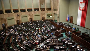 Posłowie na sali obrad Sejmu w Warszawie