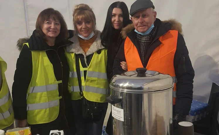 Wiesława Kwiatek i Małgorzata Zimer pomagają uchodźcom Wiesława Kwiatek i Małgorzata Zimer pomagają uchodźcom