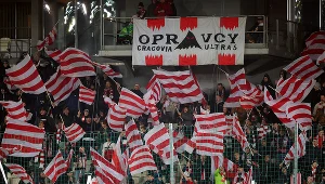 ​Awantura na stadionie Cracovii. Trener uspokajał kibiców