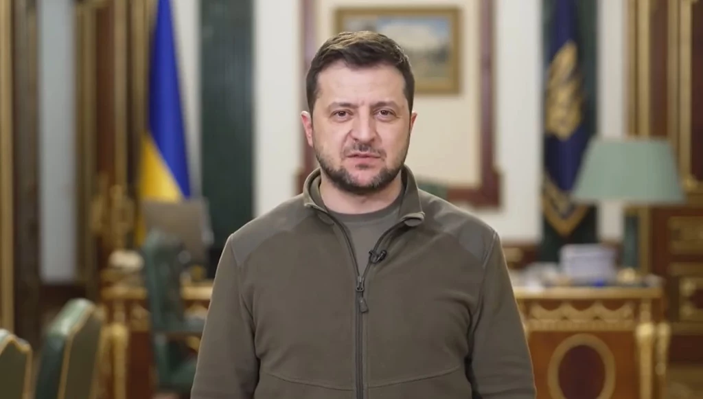 Wołodymyr Zełenski w czasie przemówienia do narodu Wołodymyr Zełenski w czasie przemówienia do narodu