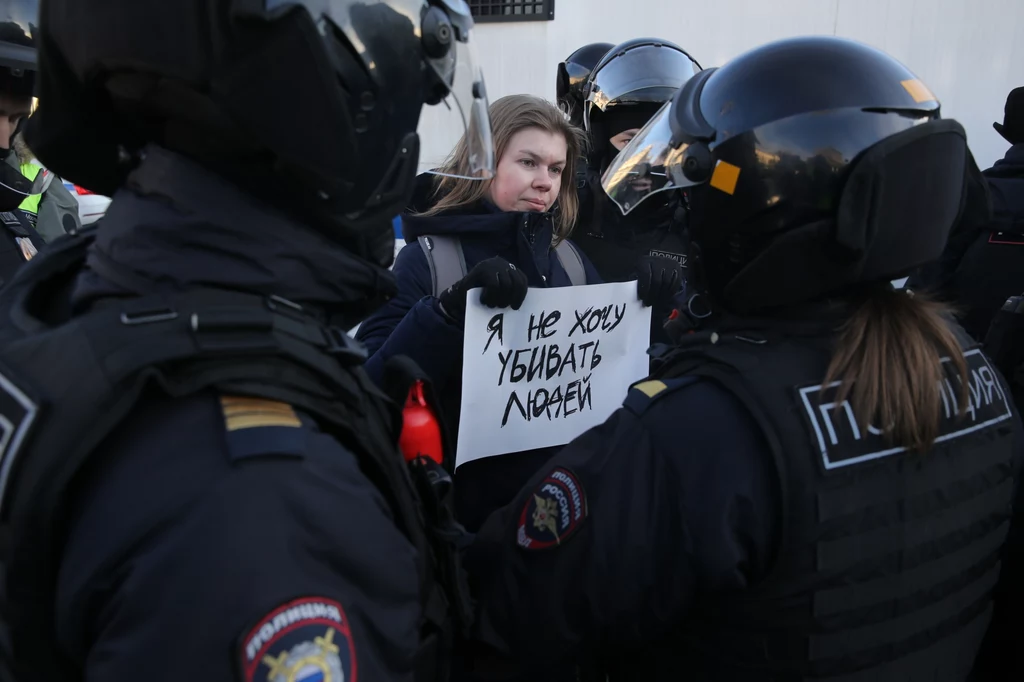 W Rosji brutalnie zostały stłumione antywojenne protesty. Tysiące osób zostało aresztowanych