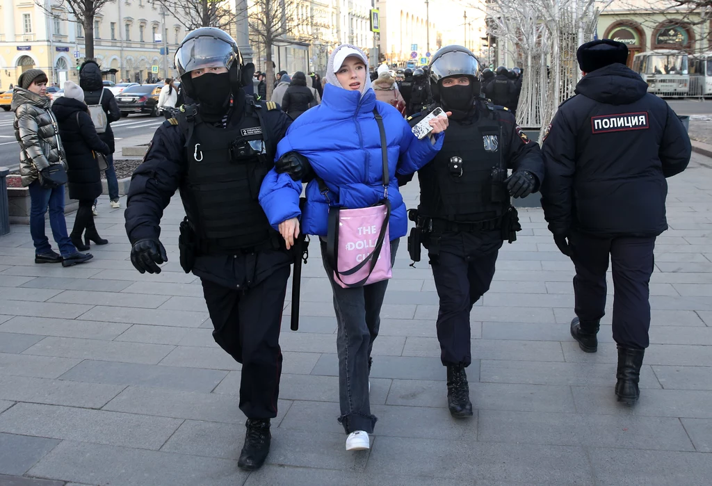 Według danych OWD-info 13 tysiące osób zostało aresztowanych do tej pory w Rosji za udział w protestach