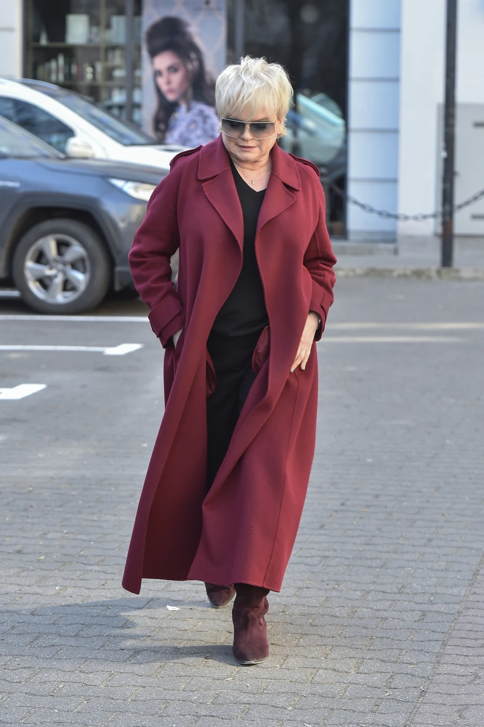 Katarzyna Figura wychodzi ze studia "DDTVN"