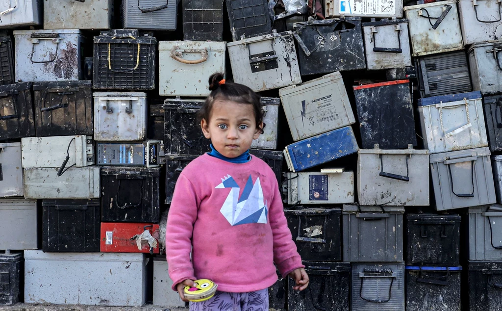 W Gazie trwa odpadowy kryzys. Rosną góry nieodpowiednio przetwarzanych, niebezpiecznych dla środowiska zużytych akumulatorów