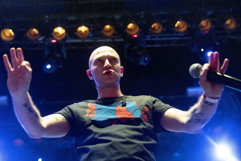 Oxxxymiron organizuje antywojenne koncerty