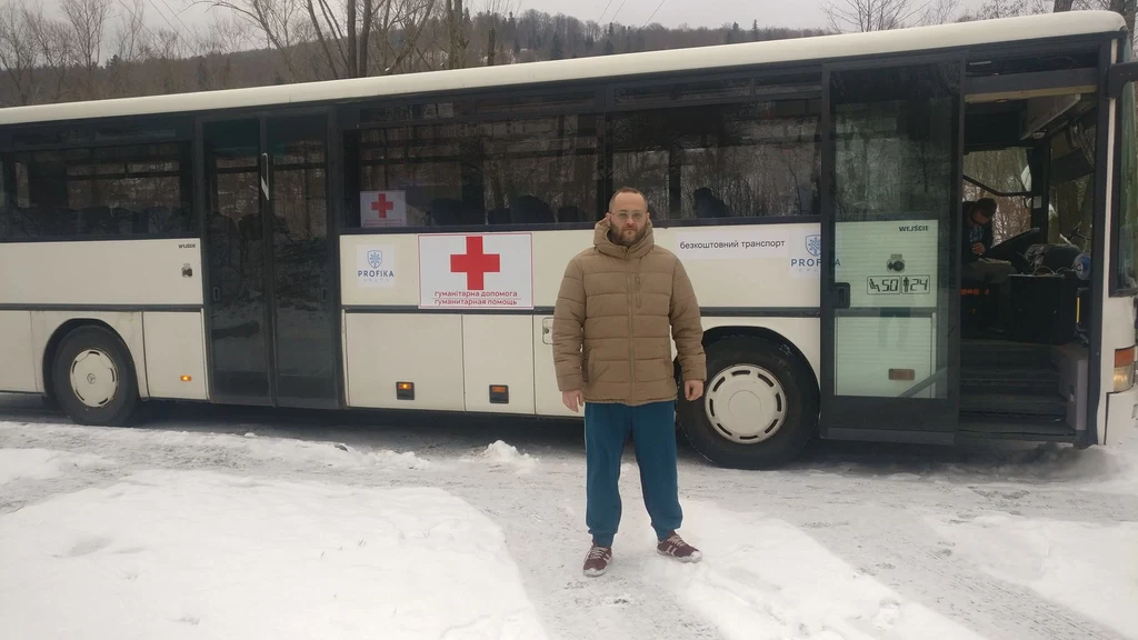 Żenia i jego autobus w Ukrainie Żenia i jego autobus w Ukrainie