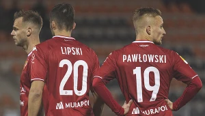 I liga. Lider wygrywa w osłabieniu, wicelider remisuje w przewadze [BRAMKI]