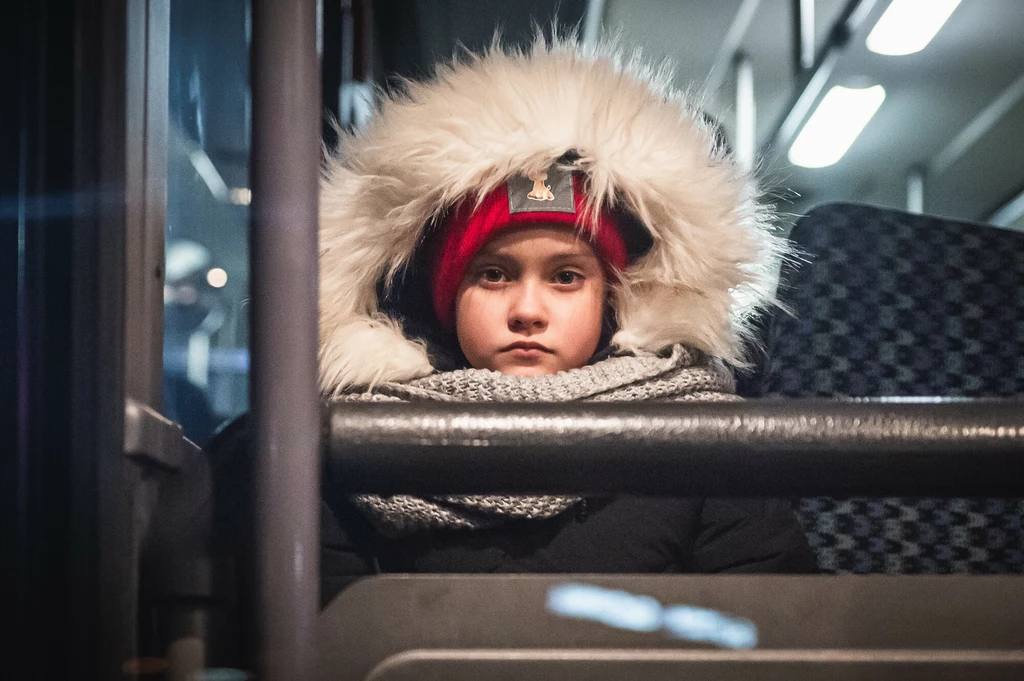 Obywatele Ukrainy przyjeżdzają do Polski.  Szukają schronienia gdzie tylko jest to możliwe