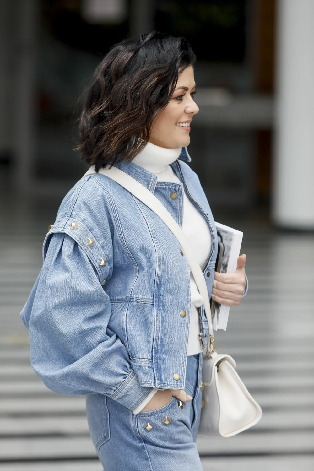 Kasia Cichopek wychodzi ze studia "Pytanie na śniadanie"