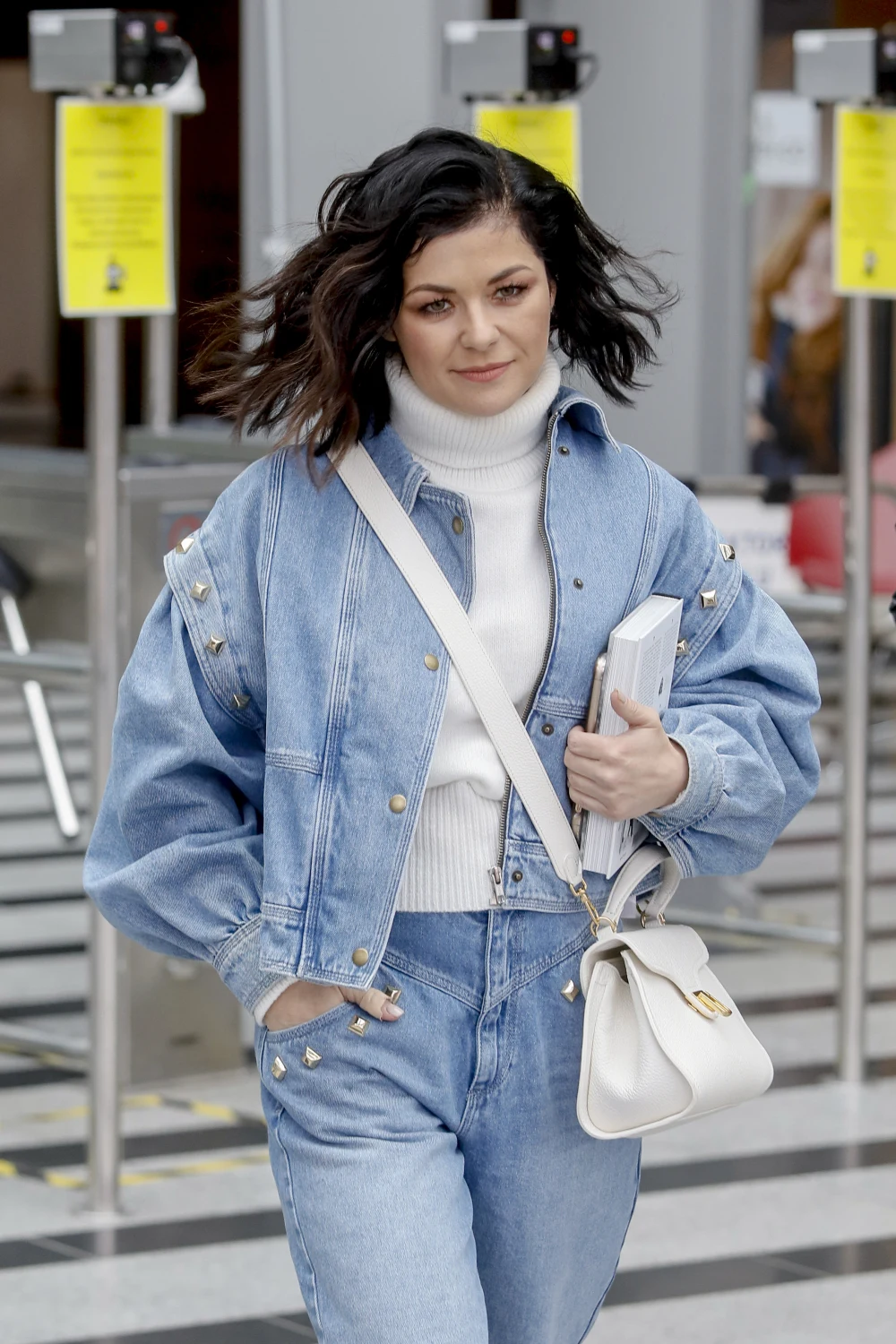 Kasia Cichopek w młodzieżowej stylizacji