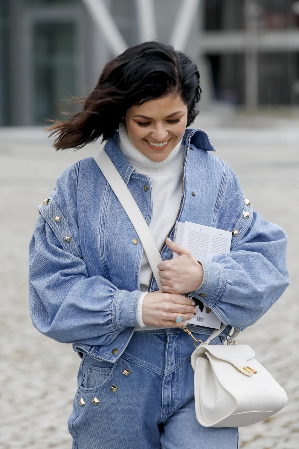 Kasia Cichopek wychodzi ze studia "Pytanie na śniadanie"