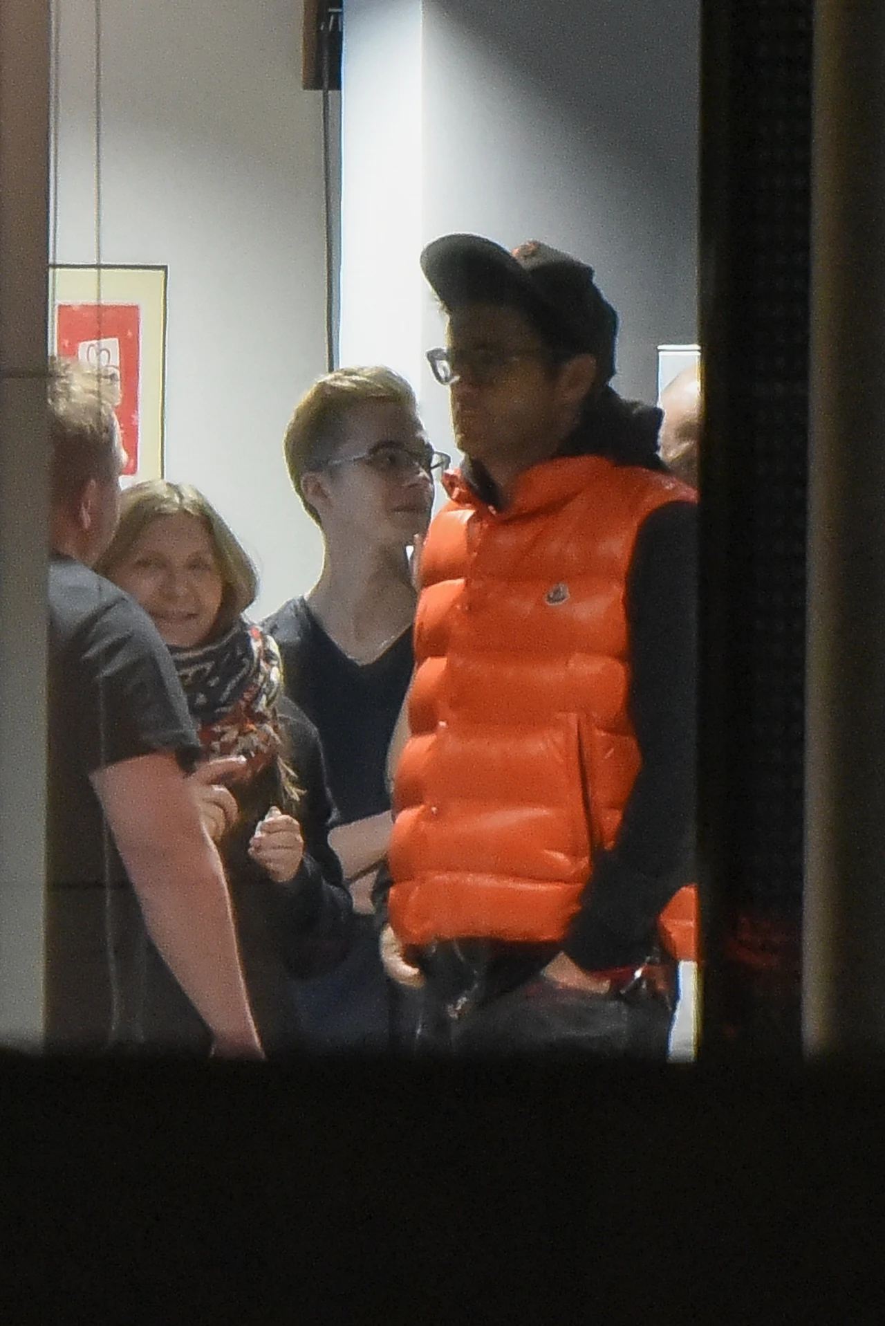 Kuba Wojewódzki szybko ubrał się i opuścił budynek Kuba Wojewódzki szybko ubrał się i opuścił budynek