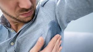 Nietypowy, drażniący zapach potu może być objawem choroby, złej diety, lub... odchudzania