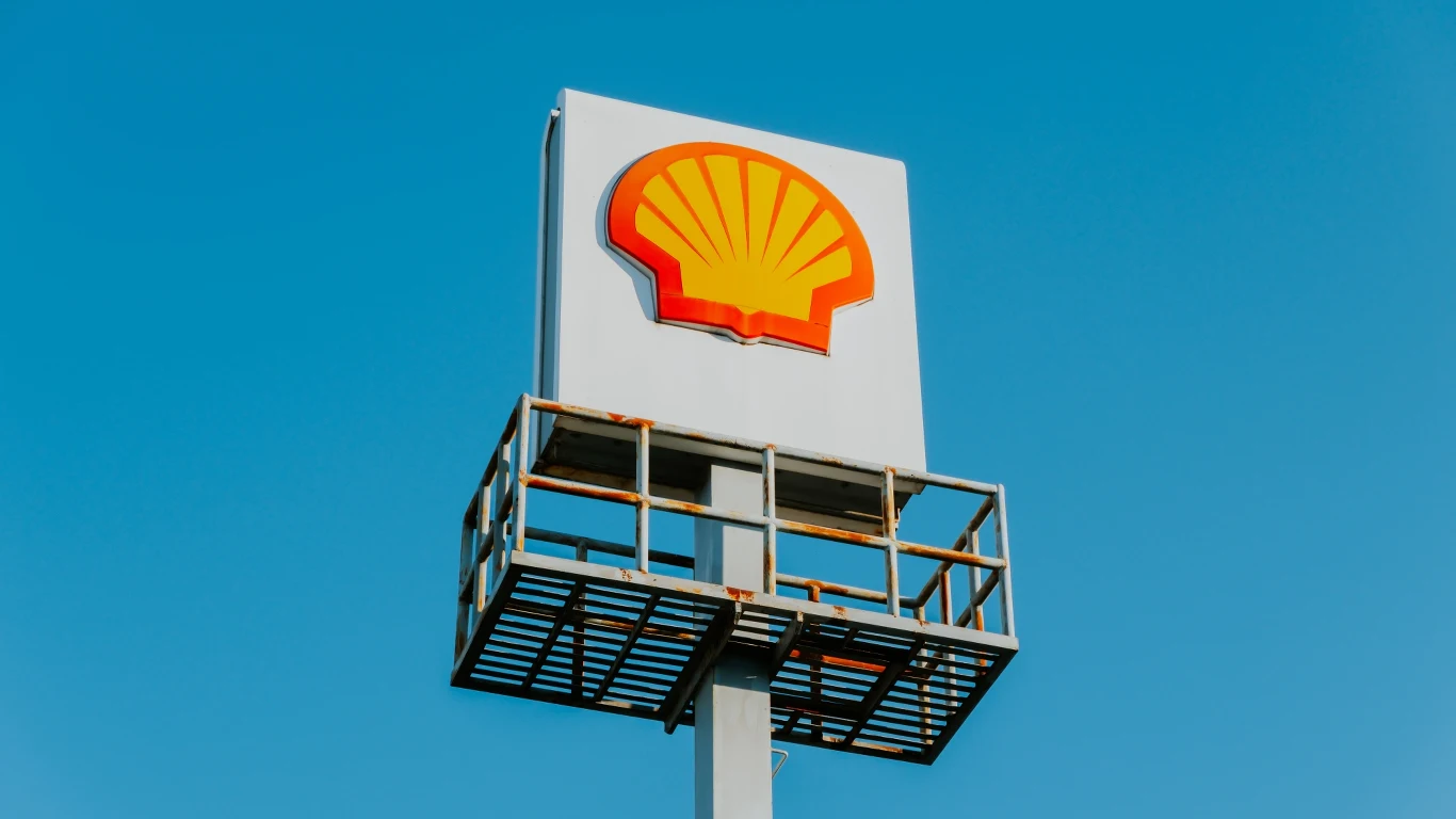 Organizacja Client Earth „Prawnicy dla klimatu”, zajmująca się przestrzeganiem prawa związanego z ochroną środowiska pozwała dyrektorów brytyjskiego petrogiganta, firmę Shell Organizacja Client Earth „Prawnicy dla klimatu”, zajmująca się przestrzeganiem prawa związanego z ochroną środowiska pozwała dyrektorów brytyjskiego petrogiganta, firmę Shell