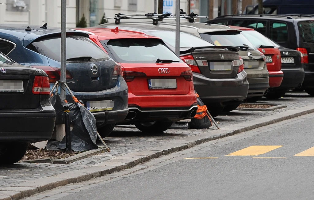 Kasia Zielińska zaparkowała na przejściu dla pieszych i poszła na kawusię Kasia Zielińska zaparkowała na przejściu dla pieszych i poszła na kawusię