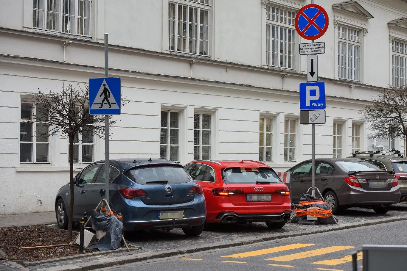 Kasia Zielińska zaparkowała na przejściu dla pieszych i poszła na kawusię Kasia Zielińska zaparkowała na przejściu dla pieszych i poszła na kawusię