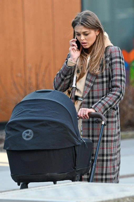 Joanna Opozda na pierwszym spacerze z synem Vincentem Joanna Opozda na pierwszym spacerze z synem Vincentem