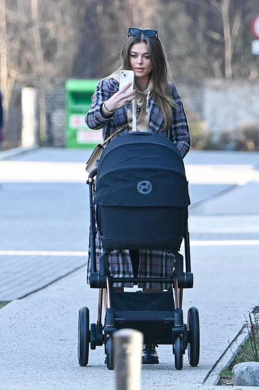 Joanna Opozda na pierwszym spacerze z synem Vincentem Joanna Opozda na pierwszym spacerze z synem Vincentem