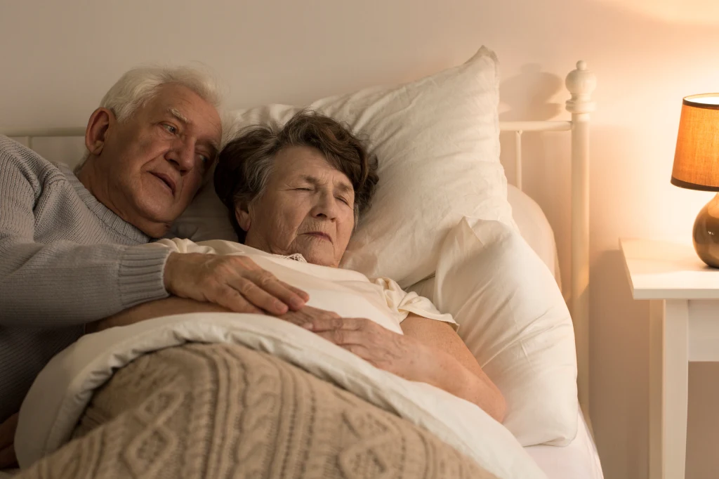 Na kilka godzin przed śmiercią pojawiają się charakterystyczne objawy Na kilka godzin przed śmiercią pojawiają się charakterystyczne objawy