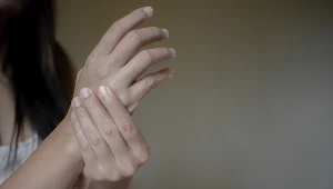 Nasz organizm wysyła jasne sygnały, że brakuje mu wody. Niestety często nie zwracamy na nie uwagi