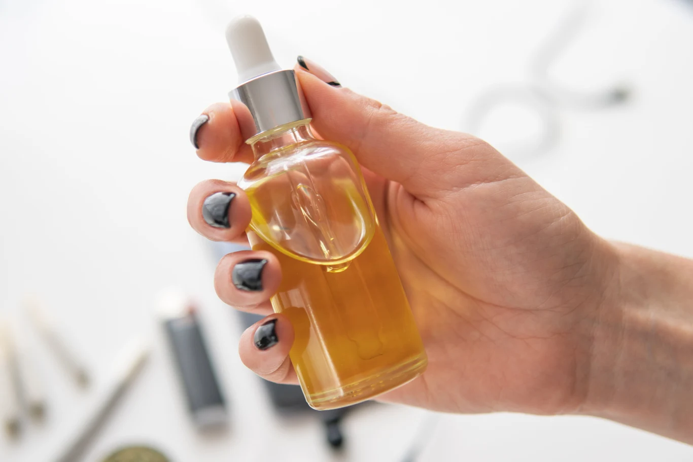 Olejek z kurkumy dodany do kąpieli pozwoli się odprężyć, zrelaksować i ukoić nerwy