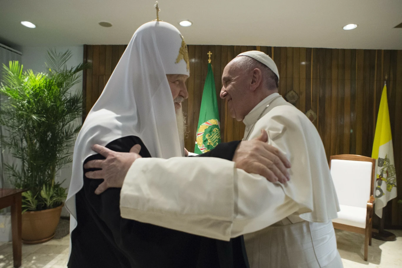 Papież Franciszek i Cyryl I w czasie spotkania na Kubie w 2016 r.
